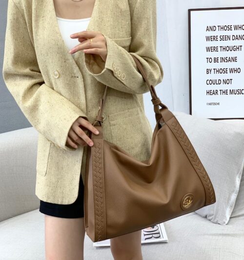 RM High Quality Leather Ladies Medium Capacity Designer Handbag - Image 3